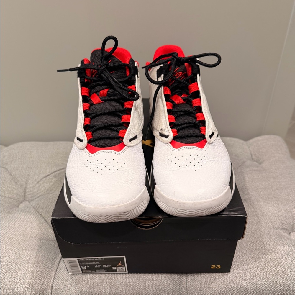 Jordan Max Aura 4